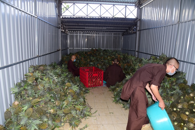 Chùa Hoằng Pháp: Tiếp tục hỗ trợ người dân khó khăn trong đại dịch Covid (đợt 8)